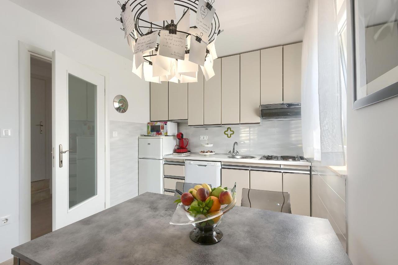 Apartments Palm View Rovinj Luaran gambar